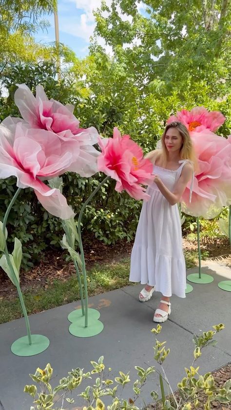 Instagram Dyi Flowers, Giant Butterfly, Pink Marshmallows, Paper Flower Patterns, Butterfly Mask, Organza Flowers, Paper Butterfly, Paper Flower Backdrop, Giant Flowers