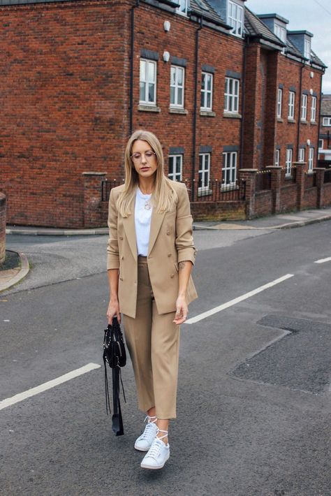 Alledaagse Outfit, Moda Do Momento, High Wasted Jeans, Alledaagse Outfits, Street Style Blog, Holly Willoughby, High Street Fashion, Elegante Casual, Woman Suit Fashion