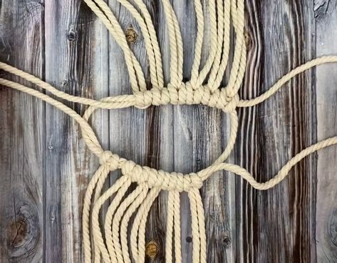 Macrame Drink Bottle Holder Diy, Macrame Bottle Holder Free Pattern, Bottle Macrame Tutorial, Macrame Wine Glass Holder, Macrame Wine Holder, Macrame Water Bottle Holder Tutorial, Macrame Drink Bottle Holder, Diy Macrame Bottle Holder, Macrame Bottle Hanger