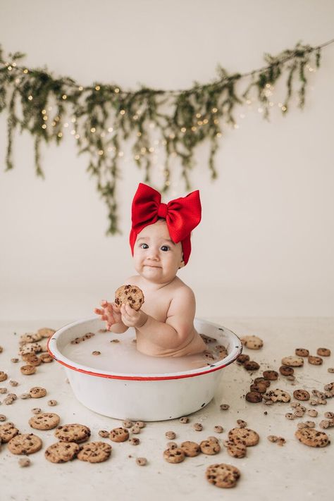 6 Months Christmas Pictures, Baby Cookies And Milk Photoshoot, 6 Month Baby Christmas Pictures, Natal, 1st Christmas Photoshoot, Milk And Cookie Christmas Pictures, Milk Bath Christmas Photography, 6 Month Christmas Photos, One Year Christmas Photos