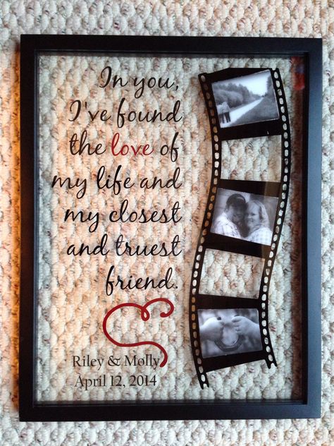 Personalized Floating Frame Wildflower Crafts, Cricut Picture Frames, Sandblasting Ideas, Signature Picture Frame, Memorial Candles, Craft Nights, Floating Picture Frames, Diy Anniversary Gift, Family Picture Frames