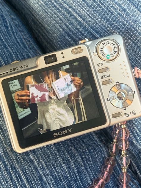 Vintage Cameras, Cute Camera, Camera Digital, Photographie Inspo, Mia 3, Keno, Vintage Camera, Teenage Dream, Insta Photo Ideas