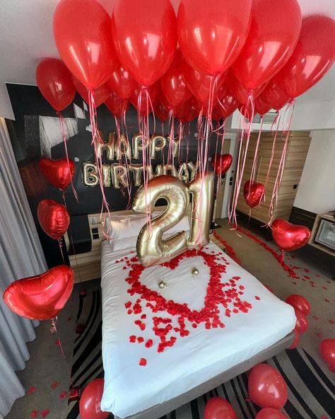 Birthday ideas? Beautiful hotel balloons for her✨ Made ready from office and positioned straight to your room. All done before your arrival 🎈🎉 Arrange a surprise setup for your loved with us in less than 5 minutes. Simple steps to book 👇 ➡️ DM us ➡️ Note where you’ll be staying ➡️ Attach an image of the what you’re after ➡️ Leave the rest with us We work across London and outside surrounding areas📍 Next day delivery available 🎉 Hotels are all tagged on posts 🪄 • • #hoteldecor #... Hotel Birthday Decorations, Birthday Room Surprise, Hotel Birthday, Birthday Dpz, Room Surprise, Birthday Room, Decorated Room, Girlfriend Birthday, Birthday Girlfriend