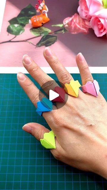 Cute And Simple Origami, Origami Rings Step By Step, Simple Origami Heart, Origami Easy Flower Step By Step, How To Make Paper Origami, How To Make Paper Heart Rings, Easy Crafts With Paper Simple, Paper Necklace Diy, Origami Easy Crafts