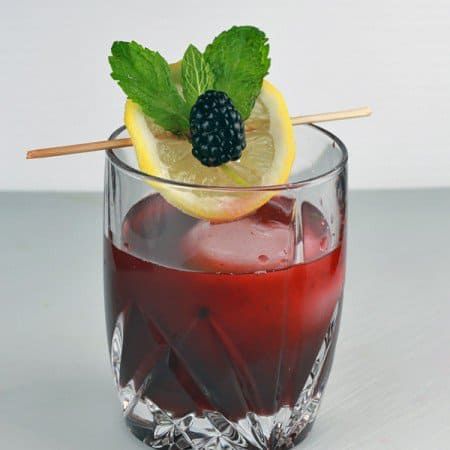 Bourbon Lemonade, Blackberry Bourbon, Brown Sugar Simple Syrup, Cocktail Decoration, Drink Decorations, Mix Drinks, Drink Garnishing, Lemonade Cocktail, Cocktail Garnish