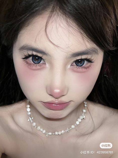 Cute Makeup Douyin, Douyin Chinese Makeup, Douyin Siren Eyes, Makeup Ideas Chinese, Dou Yin Make Up, Douyin Makeup Doe Eye, Douyin Vs Ulzzang, Douyin Makeup Inspiration, Douyin Makeup Aesthetic