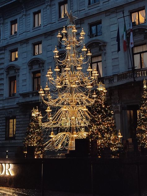 Art Installation, Dior Christmas Tree, Dior Christmas, 2024 Christmas, Aesthetic Christmas, Christmas 2024, Magical Christmas, Holiday Inspiration, Installation Art