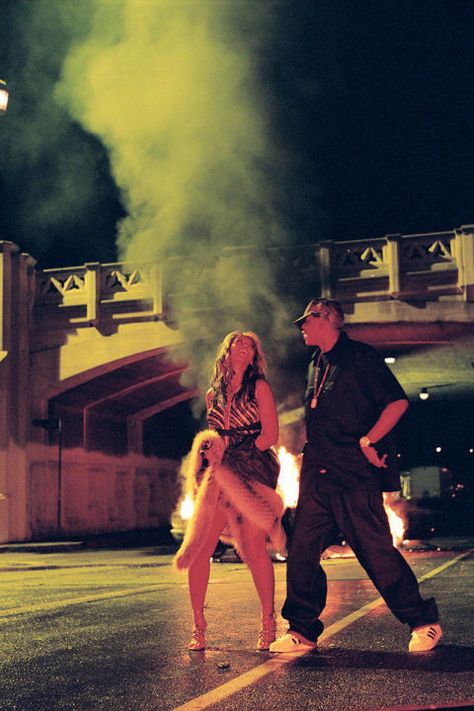 "When I'm off track, mami is keeping me focused So let's lock this down like it's supposed to be The '03 Bonnie and Clyde, Hov and B" —Jay Z, "03 Bonnie & Clyde" Behind the scenes on set of the "Crazy in Love" video shoot in 2003. Beyonce Crazy In Love, Beyonce Music, Beyonce Lyrics, Warsan Shire, Nova Orleans, Photos Black And White, Dangerous Love, Beyonce Knowles Carter, Crazy In Love