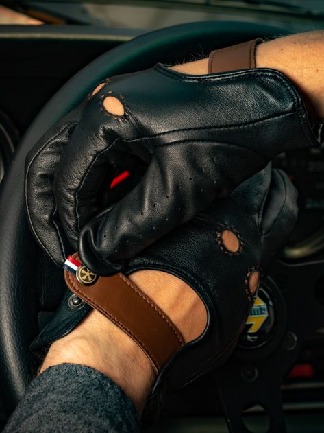 Black Leather driving gloves Racing Gloves, Leather Driving Gloves, Classic Racing Cars, Driving Gloves, Black Leather Gloves, Gloves Black, Black Gloves, Mens Gloves, Leather Sleeve