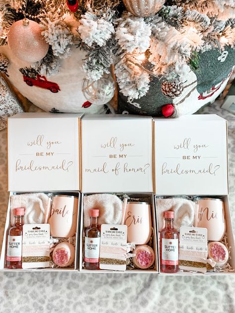 Will You Be My Bridesmaid Gifts Unique, Bridal Boxes For Bridesmaid, Bridesmaid Proposal Cricut, Bridesmaid Asking Ideas, Bridesmaid Proposal Diy, Bridal Gift Box, Bridal Boxes, Magnetic Gift Box, Asking Bridesmaids