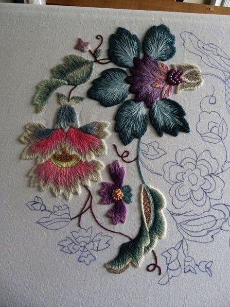 Brazilian Embroidery, Bordado Jacobean, Jacobean Embroidery, Crewel Embroidery Patterns, Pola Bordir, Crewel Embroidery Kits, Pola Sulam, Embroidery Flowers Pattern, Embroidery Supplies