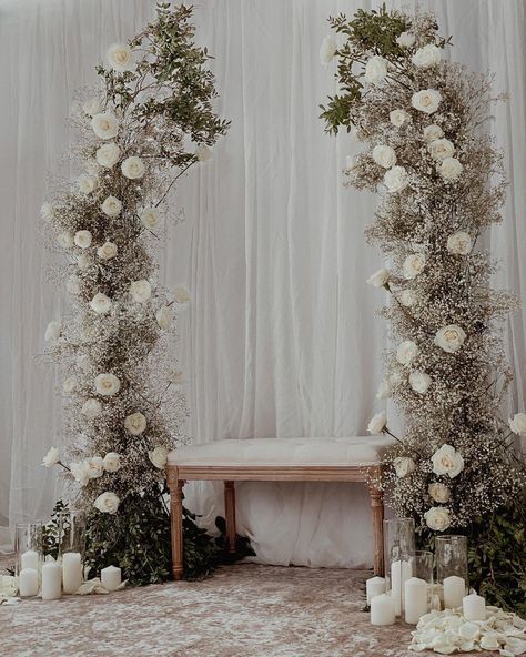 Current Obsession: Wedding Decor With Pinterest Aesthetics! Pelamin Simple, Pelamin Nikah, Pinterest Aesthetics, Elegant Backdrop, Brides Room, Wedding Background Decoration, Modern Wedding Decor, Engagement Decorations, Wedding Stage Decorations