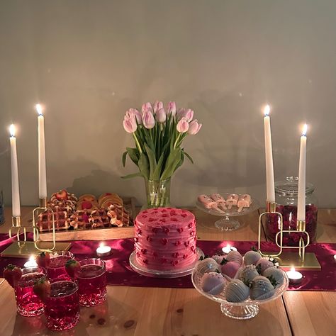 valentines day setup Essen, Valentine's Day Setup At Home, Valentines Day Night In Ideas, 20th Birthday Decoration Ideas At Home, Valentine’s Day Set Up, Birthday Party Dinner Food, Aesthetic Bday Decor, Valentines At Home Date, Valentine’s Day Birthday Party