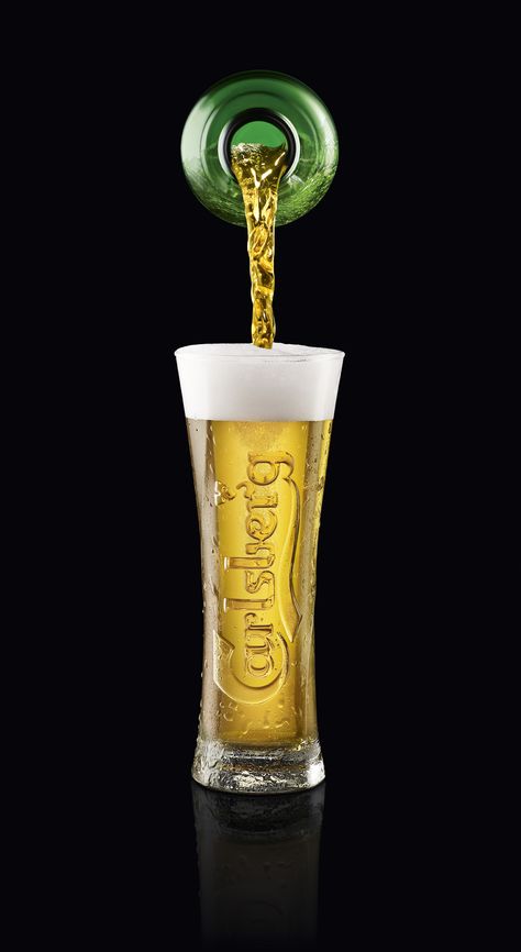 Beer Advertising Photography, Beer Advertising Creative, Beer Creative Ads, Heineken Wallpaper, Carlsberg Beer, Beer Glass Design, Beer Ideas, Beer Pack, Alcohol Ads