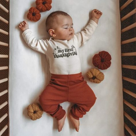 55 Ideas for Baby's First Thanksgiving My First Thanksgiving Outfit Boy, Thanksgiving Newborn Photoshoot, Thanksgiving Newborn Pictures, Thanksgiving Picture Ideas, First Thanksgiving Pictures, Thanksgiving Baby Photoshoot, Infant Boy Outfits, Baby Boy Thanksgiving Outfit, Thanksgiving Newborn