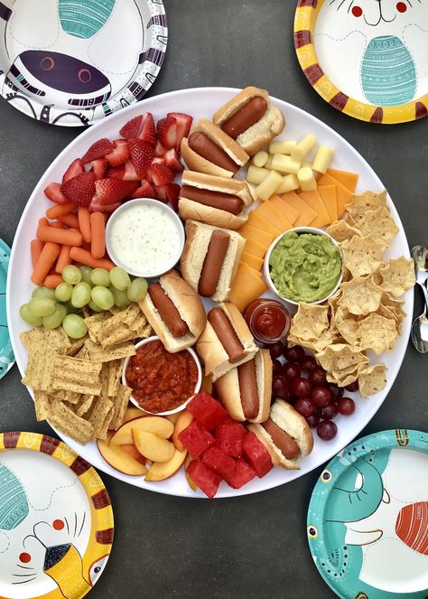 Hot Dog Lunch, Hot Dog Board, Hot Dog Tray, Everly Rose, Snacks To Go, Pool Snacks, Lunch Tray, Snack Boards, Food Boards