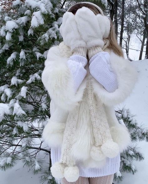 Natal, Irl Pfps, Russian Princess, Dear Universe, Aesthetic Dump, Cold Girl, Russian Winter, Winter Princess, Snow Princess