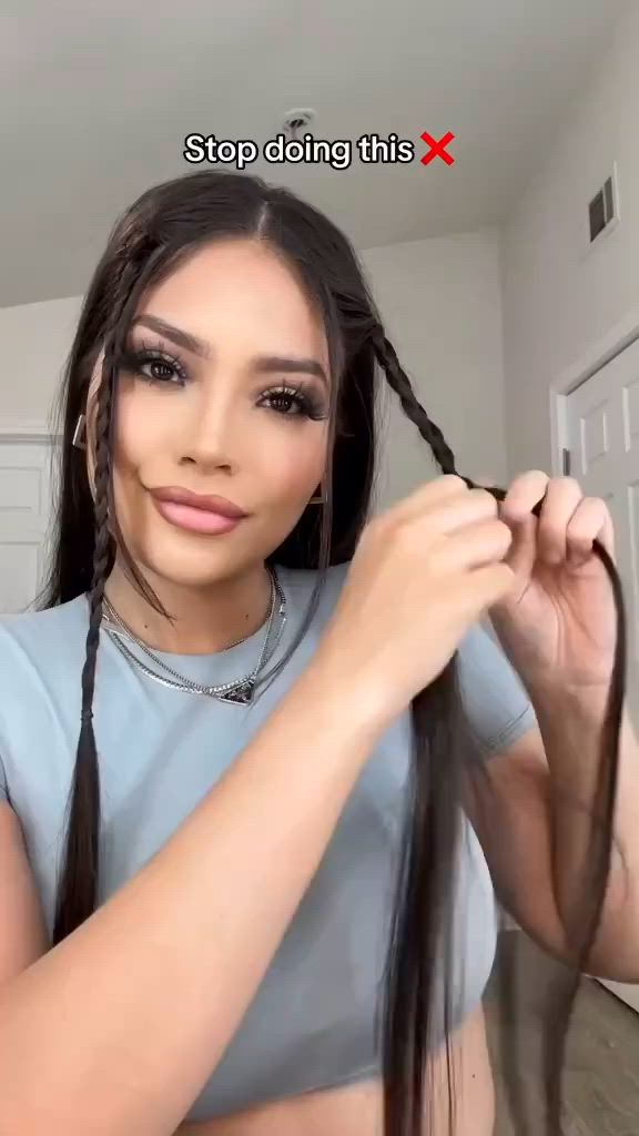 Don’t miss the lowdown on those chic braids for a killer half-up hair hack. Pin this summer hairstyle and get ready to rock it later! 🌞🌼

📹: @brookesouza 

