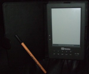 Bebook with a pen for comparison