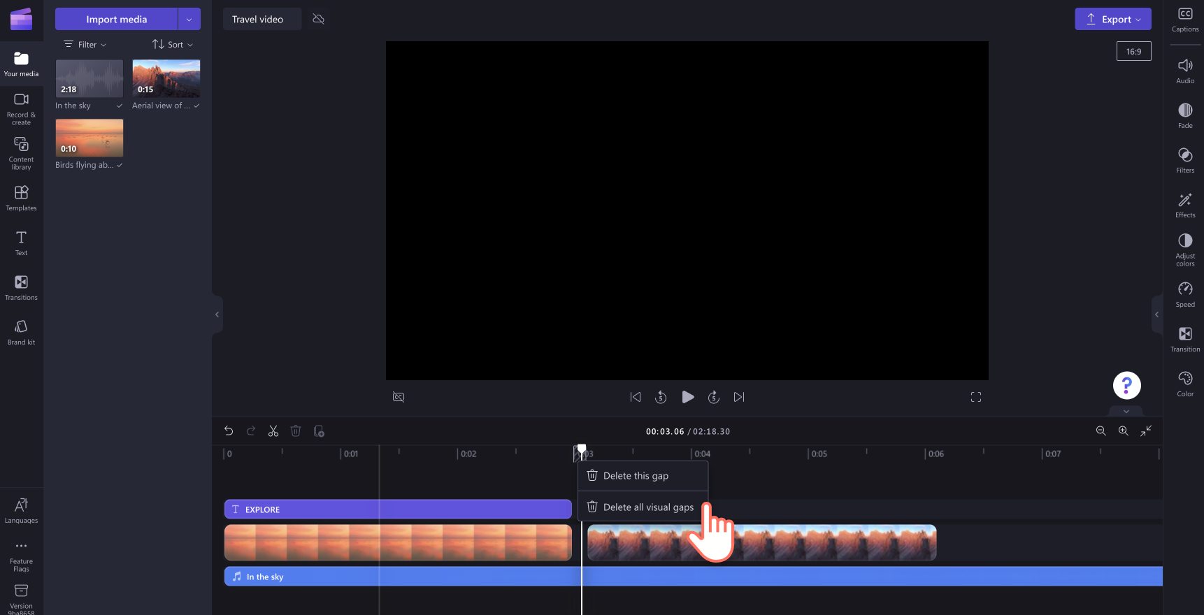 No editor de vídeo do Clipchamp, uma pequena lacuna extra na linha do tempo é removida clicando com o botão direito e selecionando remover lacuna.