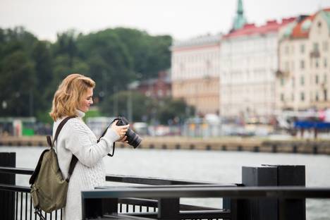 Kameralla kuvaavat arvostavat hetkeen keskittymistä ja kuvien puhelimella otettuihin verrattuna parempaa laatua. 