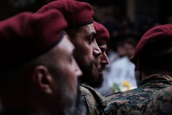 Radwan-Kämpfer bei der Beerdigung eines getöteten Kommandeurs in Beirut Ende September 2024.