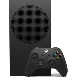 1 Tt:n Xbox Series S ‑konsoli (musta) ja ohjain viistosti sivulta
