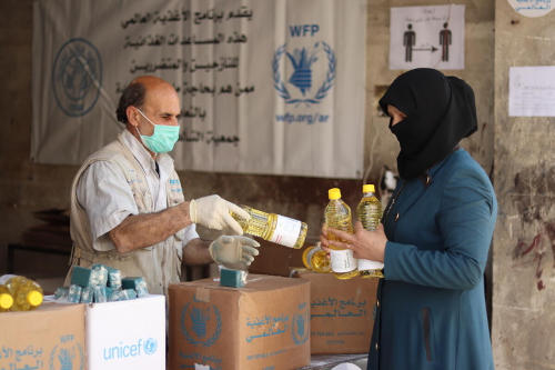 시리아 알레포의 식량 배급소. Photo: WFP/Khudr Alissa