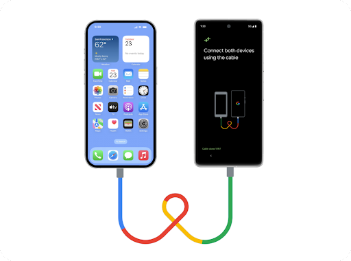 En iPhone og en helt ny Android-telefon ligger ved siden af hinanden og er forbundet med en Lightning til USB-ledning. Dataene overføres nemt fra den pågældende iPhone til den nye Android-telefon.