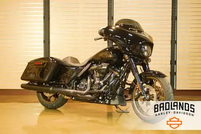 2022 Harley Davidson Street Glide ST. This Bike is Factory Stockand features a 117 (1923cc) Milwauke...