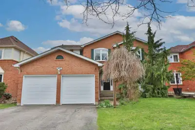 Luxury Pickering Home, in desirable Brock Ridge 4 Bedroom 2.5 Bathroom 2000ft² INCLUDED FEATURES 2 p...