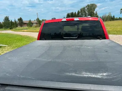 Tonneau cover that fits ford f150 with 5.5 box. New from last year. Asking 450