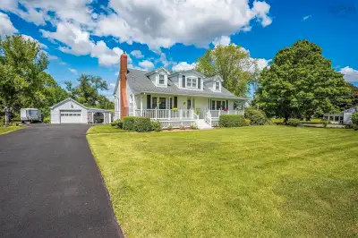 870 Belcher Street, Port Williams This charming Cape Cod home offers a perfect blend of traditional...