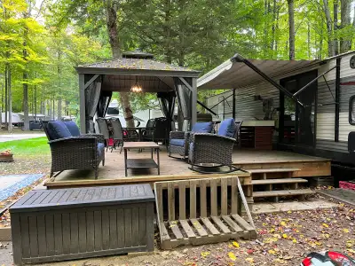 2016 Forest River avec ou sans set-up au Camping des Chutes Hunter Prix sans set-up: 32 500$. Elle e...