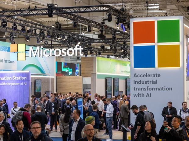 Photo of a crowd at the Microsoft booth at the Hannover Messe 2024 trade fair.