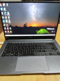 每天随时上班携带的华为matebook1