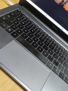 每天随时上班携带的华为matebook1