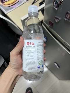 昆仑山矿泉水喝起来怪怪的～