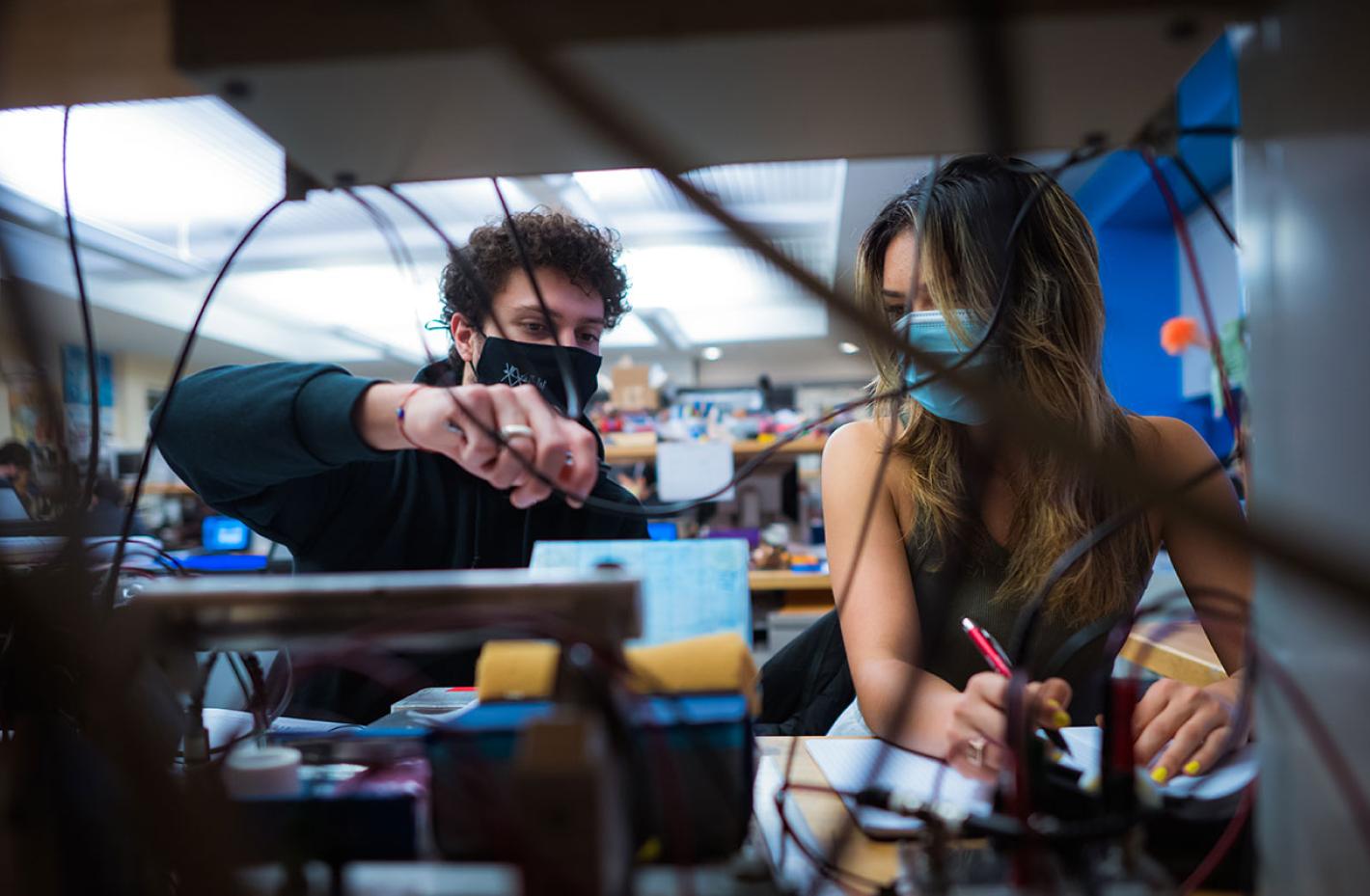 Students in lab with masks. 