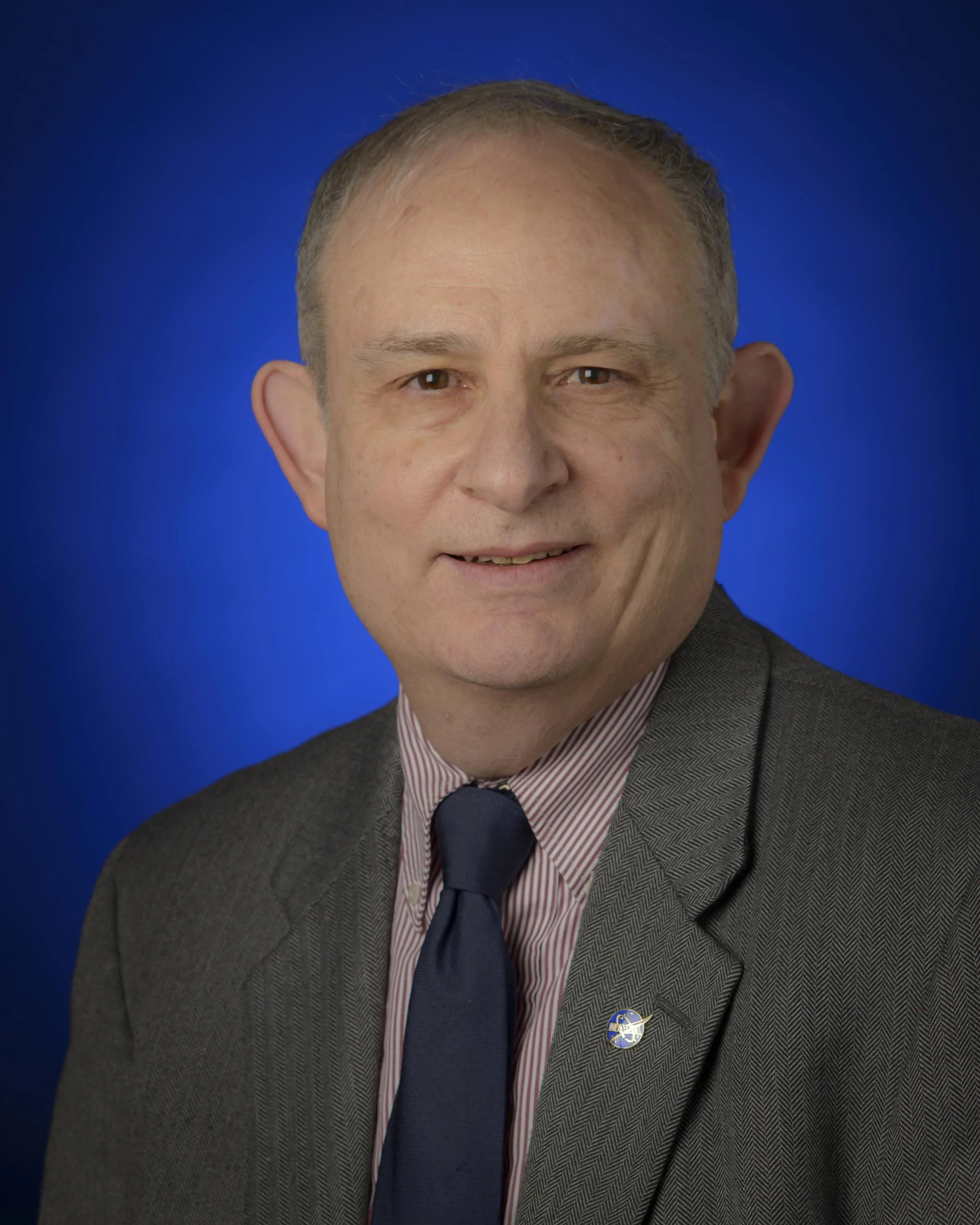 Portrait photo of a man wearing a suit