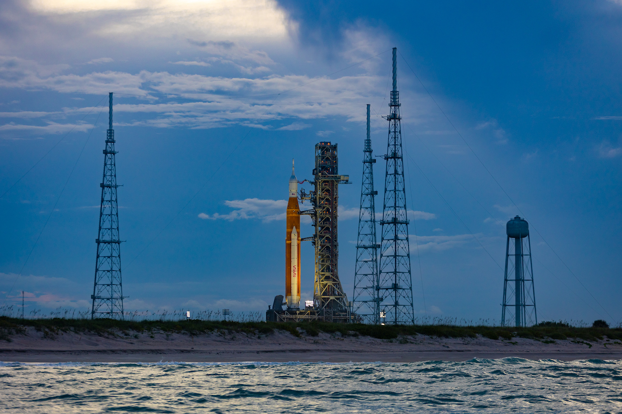 Artemis sls on pad 39b