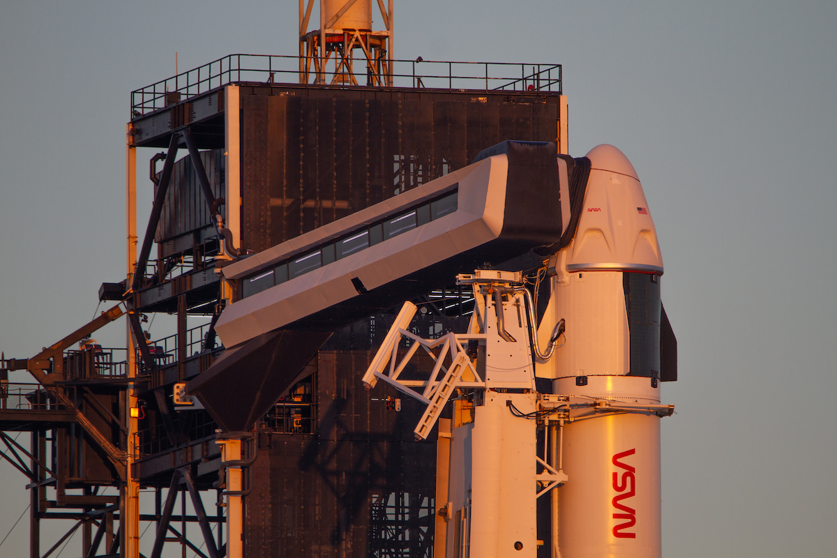 spacex crew-6 dragon on pad