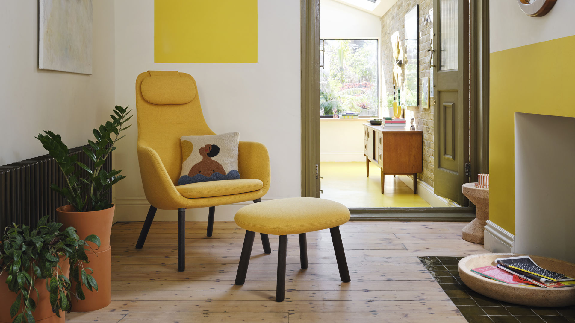 HAL Lounge Chair & Ottoman Terracotta Pots Cork Family Model A Cork Bowl Large_web_16-9