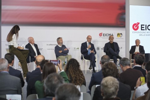 Il palco della conferenza stampa di presentazione di EICMA 2024 a Milano