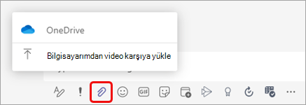 Sohbet iletisine dosya eklemek için Ekle simgesinin konumu. Sol tarafta, ileti yazdığınız yerin altındaki üçüncü simgedir.