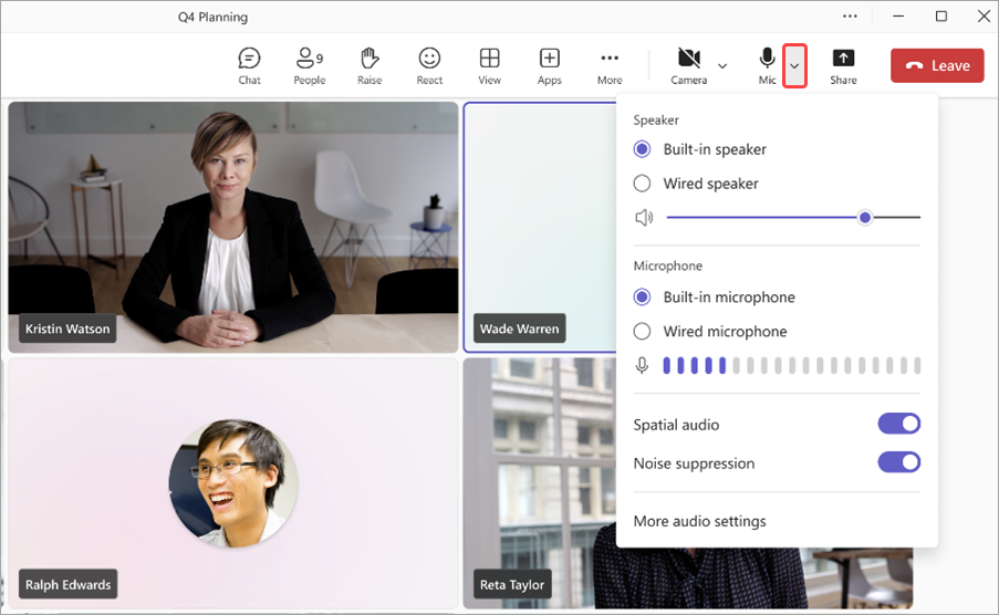 Знімок екрана: стрілка розкривного списку біля мікрофона на нараді Teams.