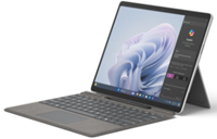 Знімок екрана: Surface Pro 10 для бізнесу в режимі ноутбука з клавіатурою Surface Pro Keyboard зі сховищем пера та пером Surface Slim Pen з екраном назовні, а На екрані – Copilot і Windows.