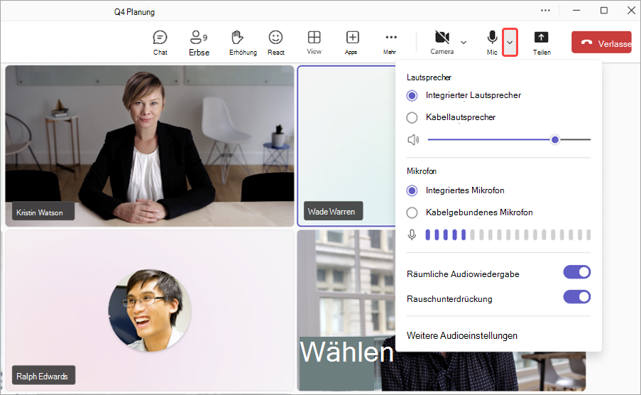 Screenshot mit hervorgehobenem Dropdownpfeil neben Mic in einer Teams-Besprechung.