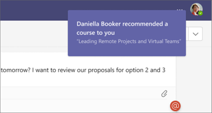 Kasutajatele saadetakse Teamsi teatis, kui neile soovitatakse õppimist
