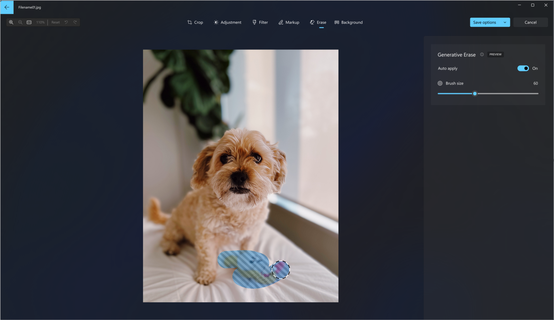 Képernyőkép a kutya fényképén használt generatív radír eszközről, amely törli a kutyajátszmát a képről.